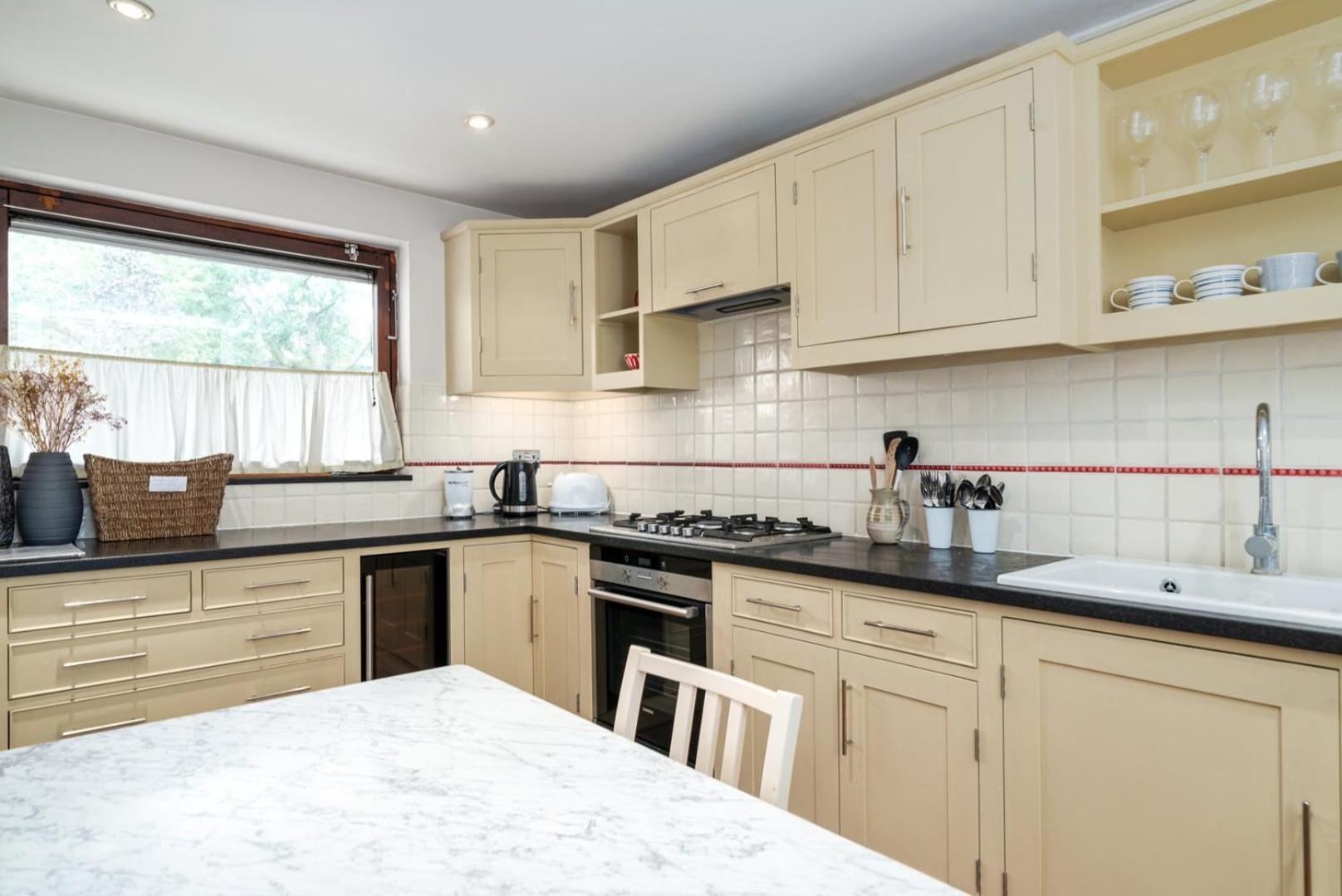 Guestready - Lovely Ground Floor Duplex With Patio In Southbank Apartment Лондон Екстериор снимка