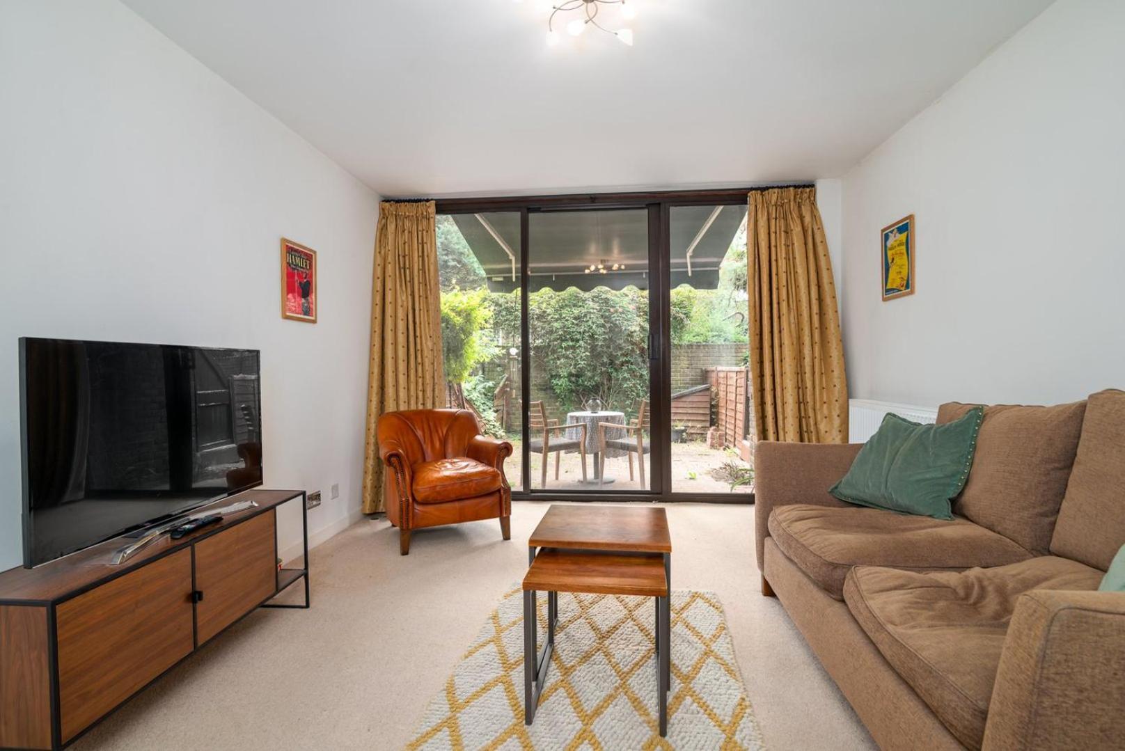 Guestready - Lovely Ground Floor Duplex With Patio In Southbank Apartment Лондон Екстериор снимка