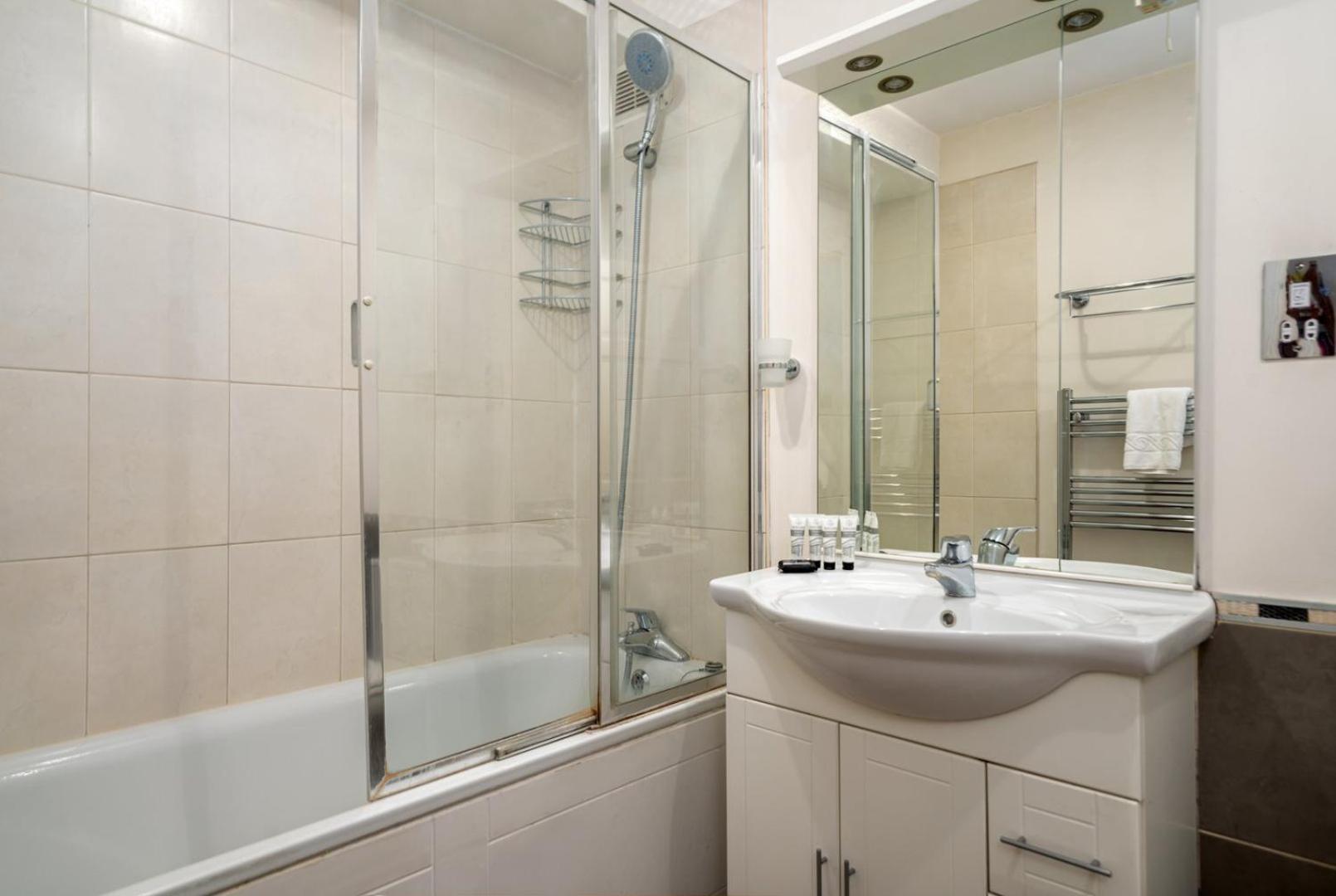 Guestready - Lovely Ground Floor Duplex With Patio In Southbank Apartment Лондон Екстериор снимка